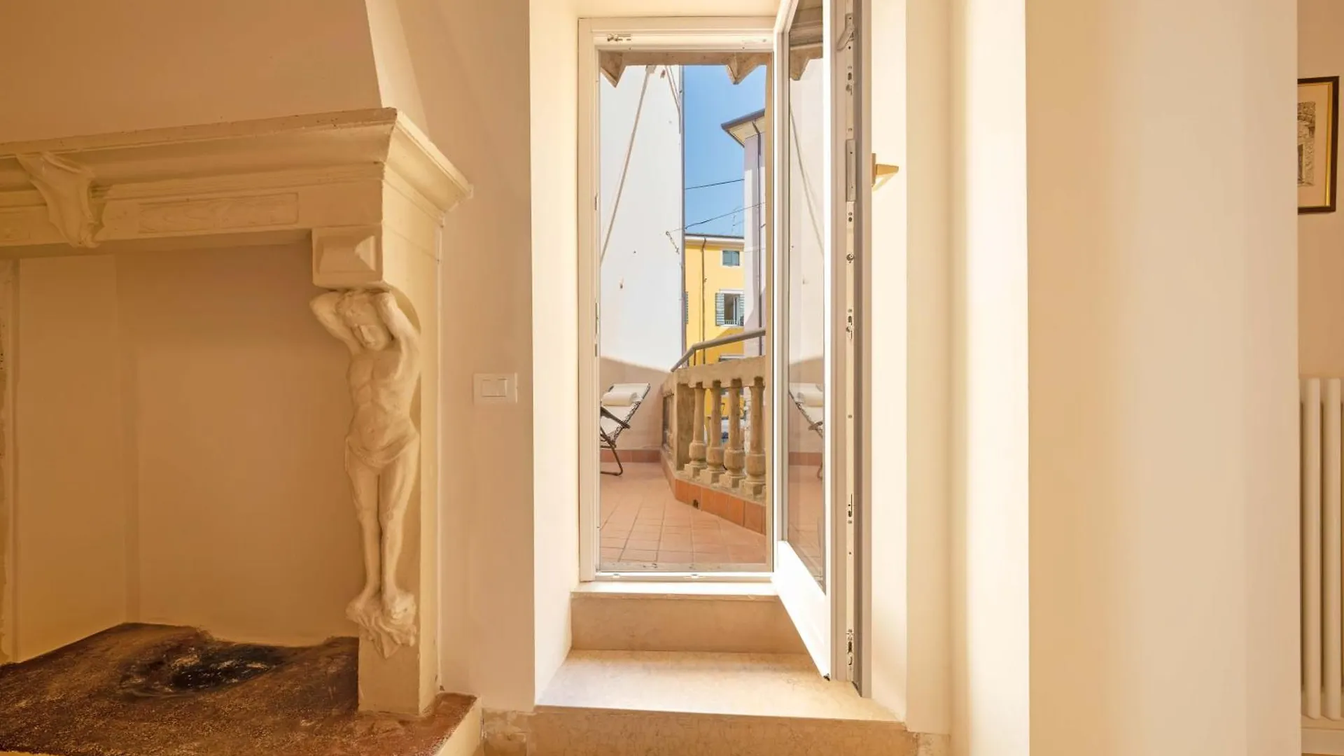 Apartmentsgarda - Loggia Liberta 0*, Garda (Verona) Italy